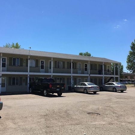 Colonial Motel And Rv Park Mandan Exterior photo